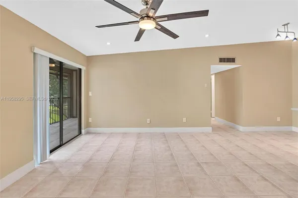 $2,050 | 9487 West McNab Road, Unit 205, Tamarac, FL 33321