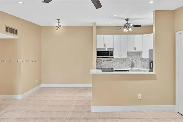 $2,050 | 9487 West McNab Road, Unit 205, Tamarac, FL 33321