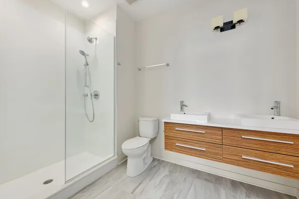 $2,450 | 2824 West Van Buren Street, Unit 201, Chicago, IL 60612