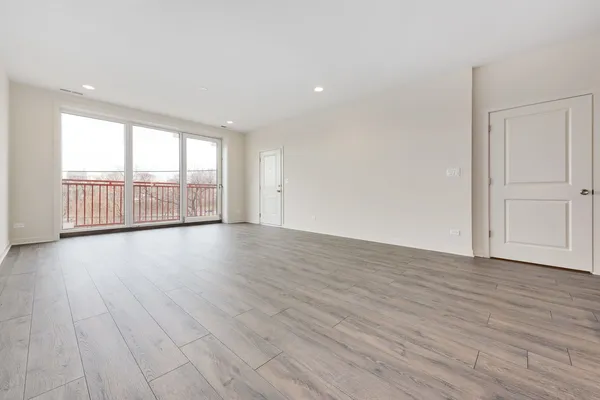 $2,450 | 2824 West Van Buren Street, Unit 201, Chicago, IL 60612