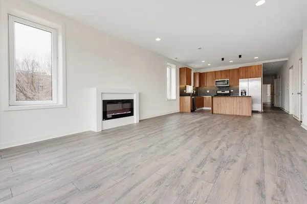 $2,450 | 2824 West Van Buren Street, Unit 201, Chicago, IL 60612