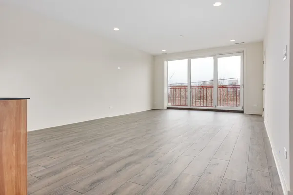 $2,450 | 2824 West Van Buren Street, Unit 201, Chicago, IL 60612