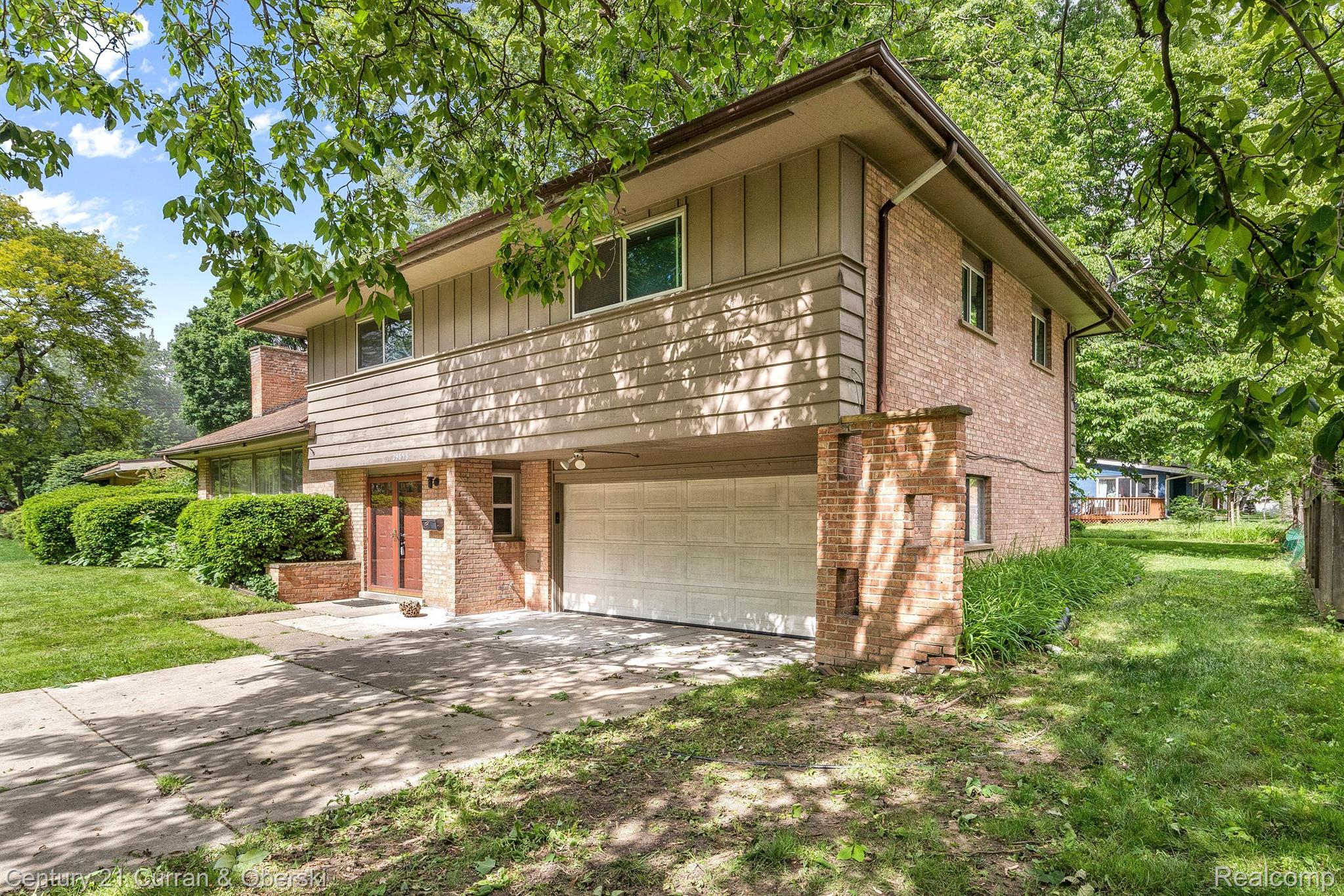 29858 Fall River Road Southfield, MI 48076 - Photo 3 of 18 Gallery Image 3