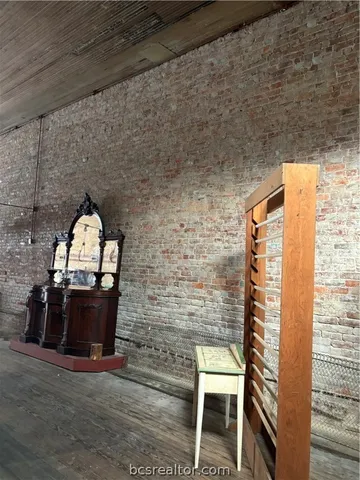 $299,000 | 502 South Main Street Highway, Calvert, TX 77837