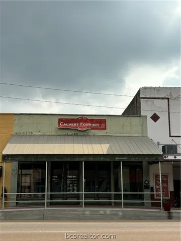 $299,000 | 502 South Main Street Highway, Calvert, TX 77837
