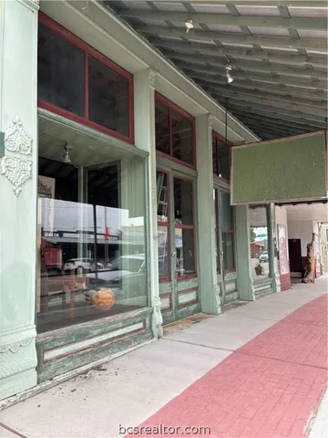 $299,000 | 502 South Main Street Highway, Calvert, TX 77837