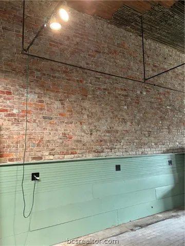 $299,000 | 502 South Main Street Highway, Calvert, TX 77837