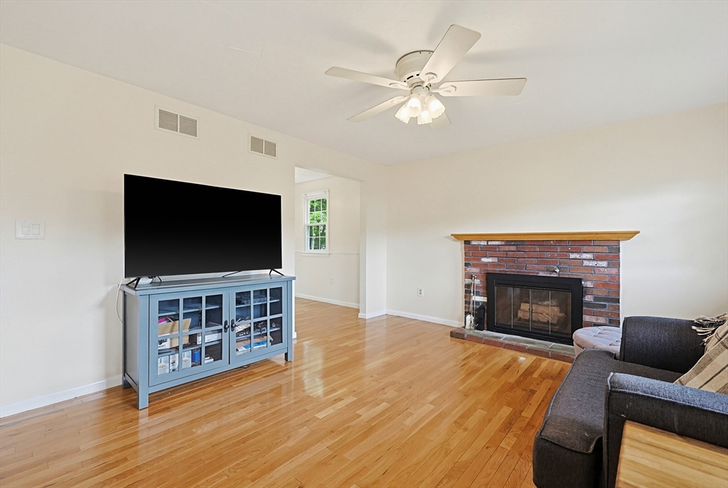 9 Paula Road Milford, MA 01757 - Photo 3 of 29