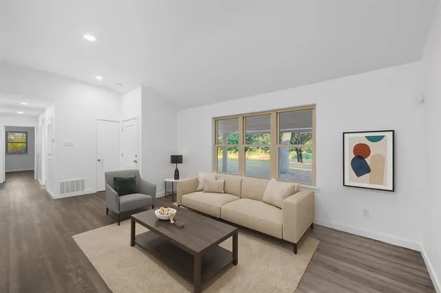 $4,000 | 5000 Highpoint Parkway, Cleburne, TX 76031