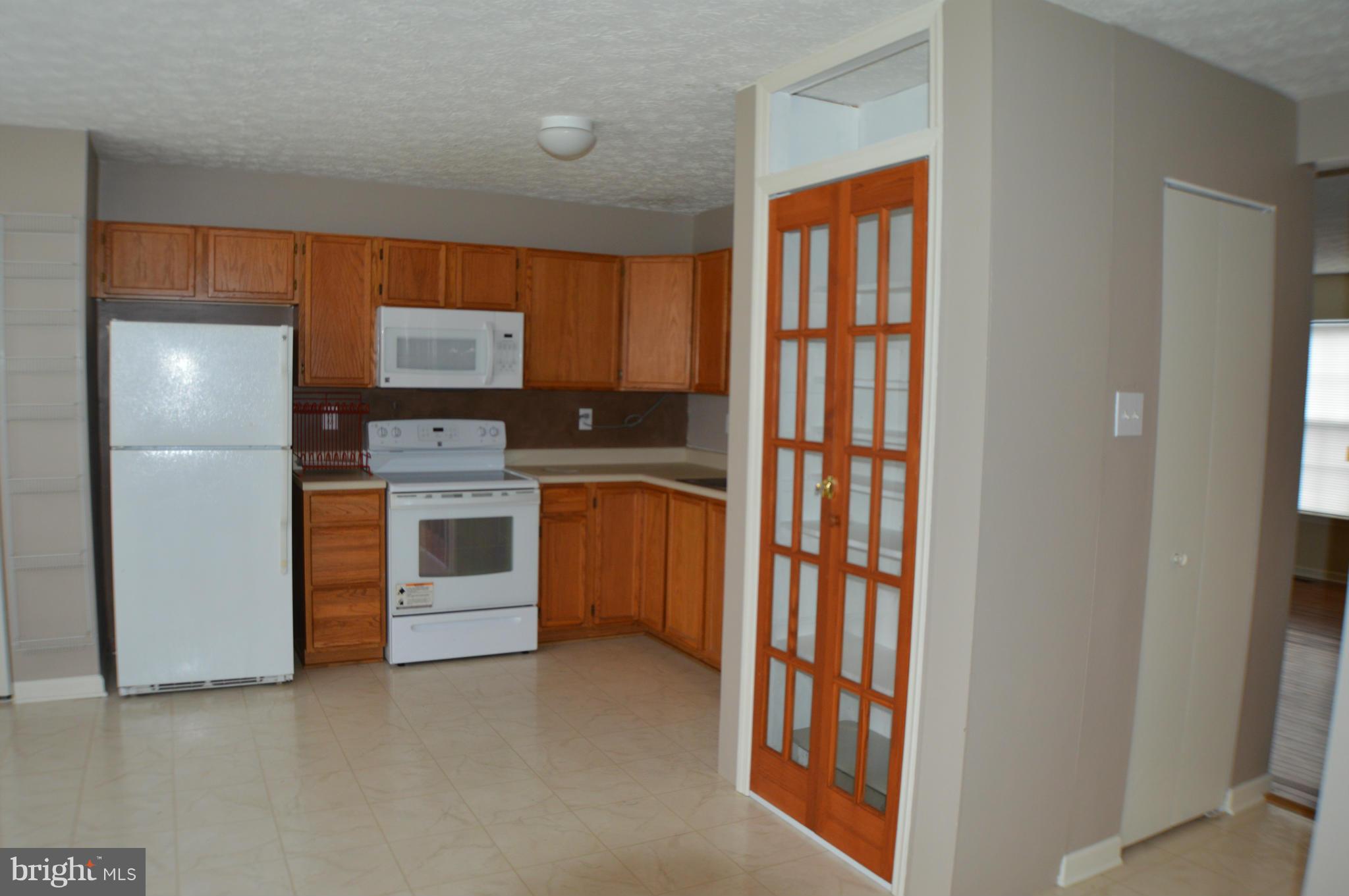 2025 Hackberry Road Baltimore, MD 21221 - Photo 3 of 28 Kitchen