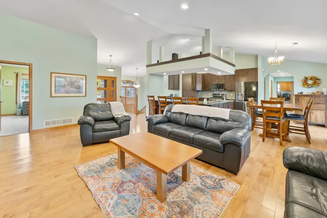 $795,000 | 24291 Hinckley Road, Hinckley, MN 55037