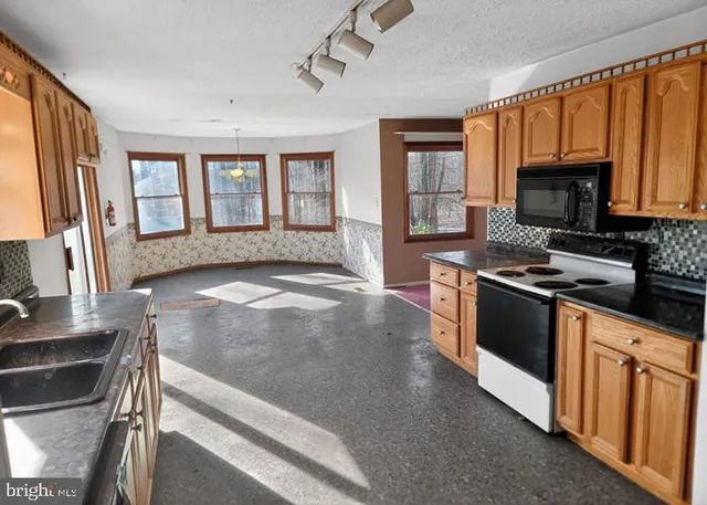 $159,000 | 1030 Dogwood Lane, Roaring Spring, PA 16673