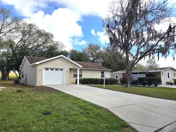 $2,300 | 739 Heathrow Avenue, Lady Lake, FL 32159