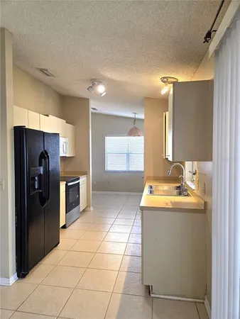 $2,300 | 739 Heathrow Avenue, Lady Lake, FL 32159