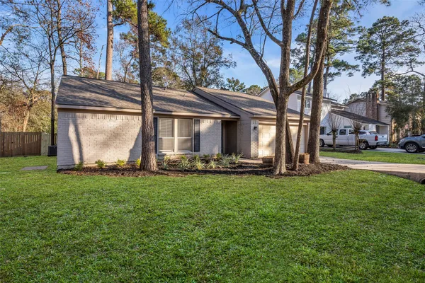 a view of a back yard of the house