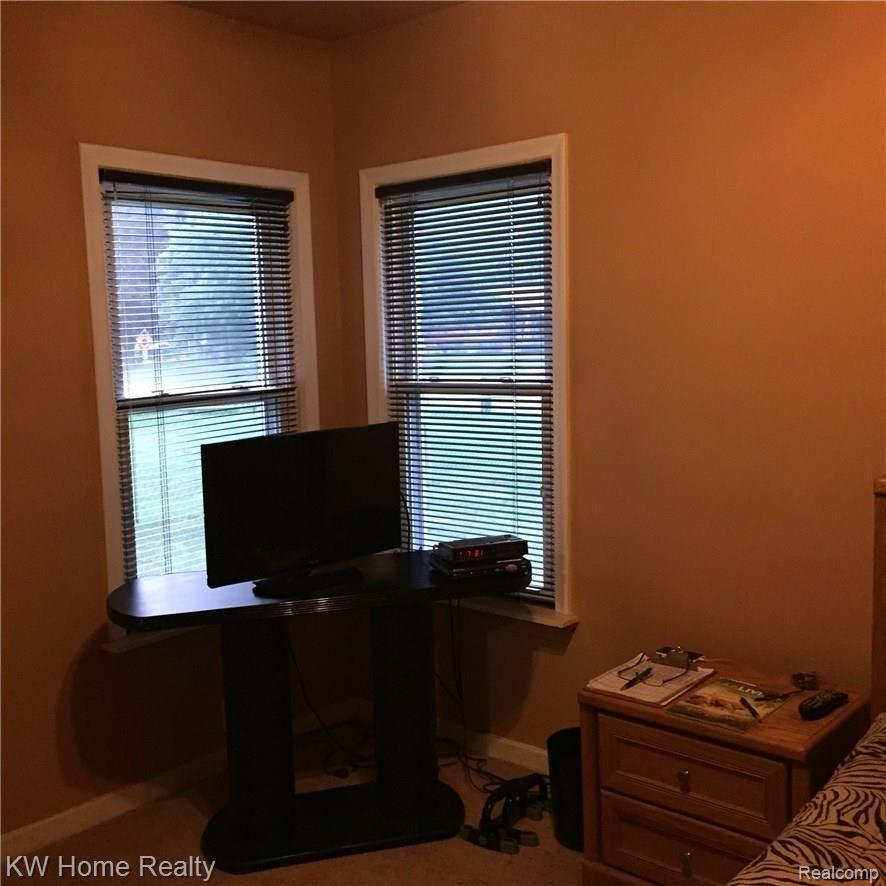 19829 Midway Road Southfield, MI 48075 - Photo 25 of 35 Bedroom.JPG