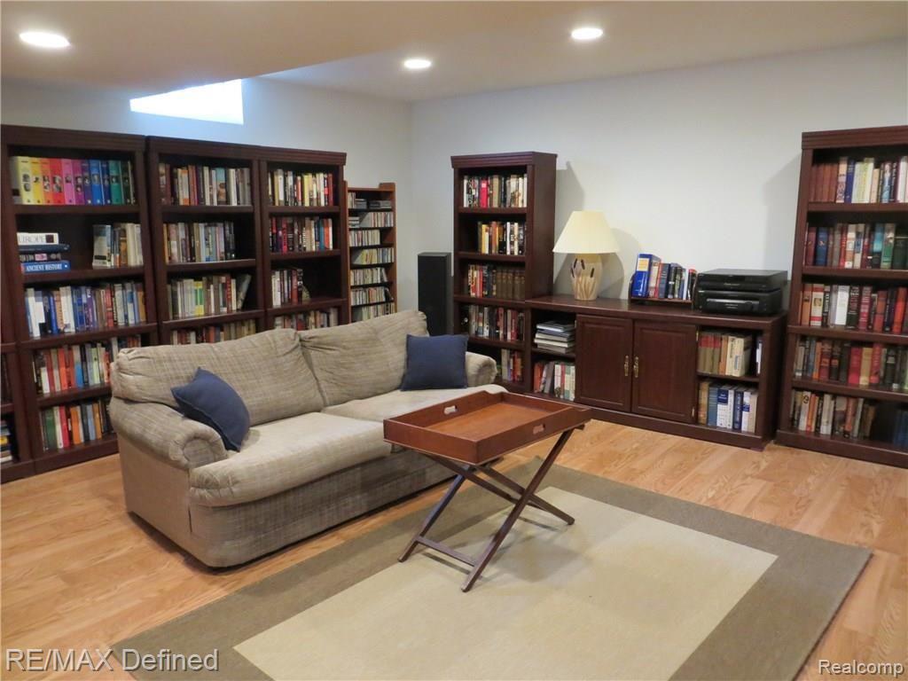 2013 Dunham Drive Rochester, MI 48306 - Photo 28 of 35