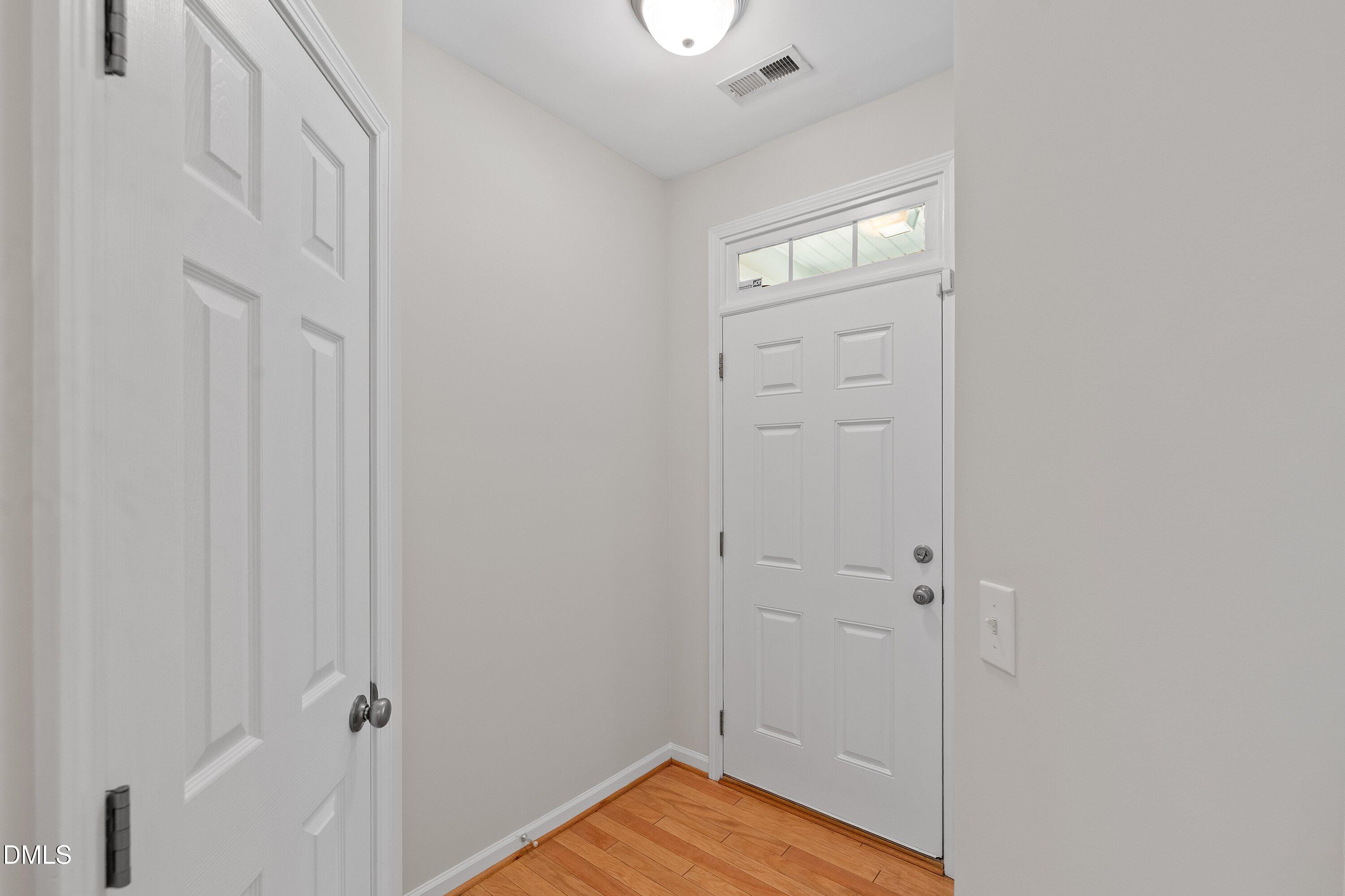 8507 Arboles Court Raleigh, NC 27613 - Photo 6 of 31 06-8507 Arboles Ct _1761