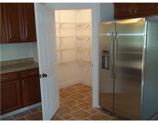 Exterior Front. New stainless steel appliances!