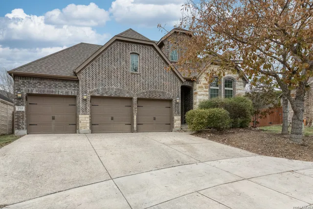 $469,900 | 2715 Windcliff Drive, New Braunfels, TX 78132