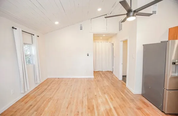 $1,300 | 690 County Road 219, Angleton, TX 77515