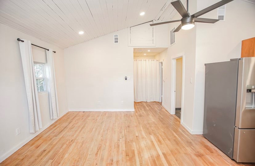 690 County Road 219 Angleton, TX 77515 - Photo 4 of 13 Living area