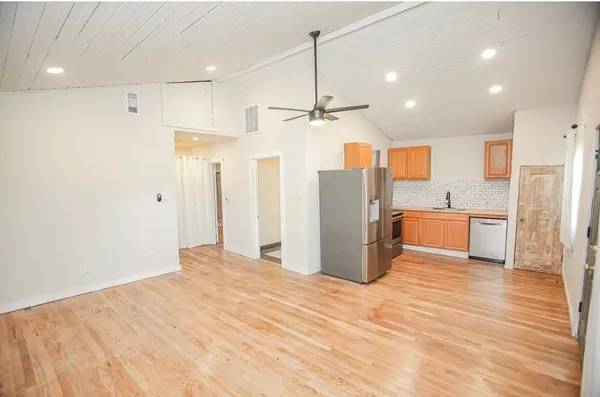 $1,300 | 690 County Road 219, Angleton, TX 77515