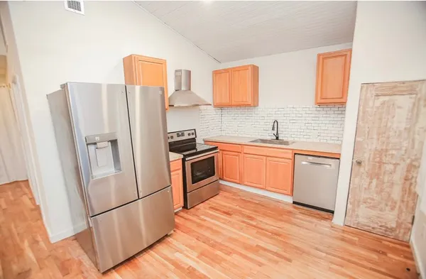 $1,300 | 690 County Road 219, Angleton, TX 77515