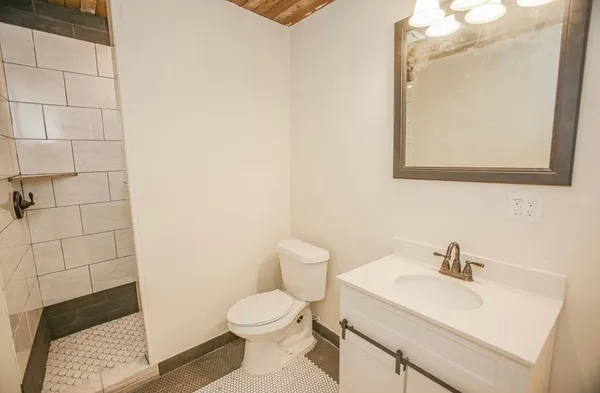 $1,300 | 690 County Road 219, Angleton, TX 77515