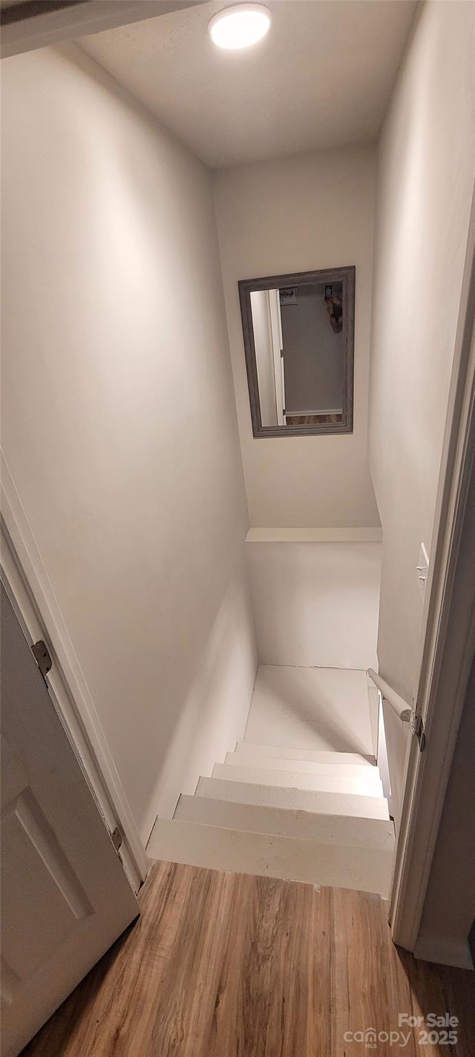 2696 Tablerock Road Lenoir, NC 28645 - Photo 22 of 36 a bathroom with a bathtub