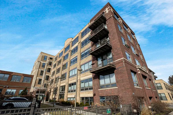 $2,475 | 234 East Reservoir Avenue, Unit 407, Milwaukee, WI 53212