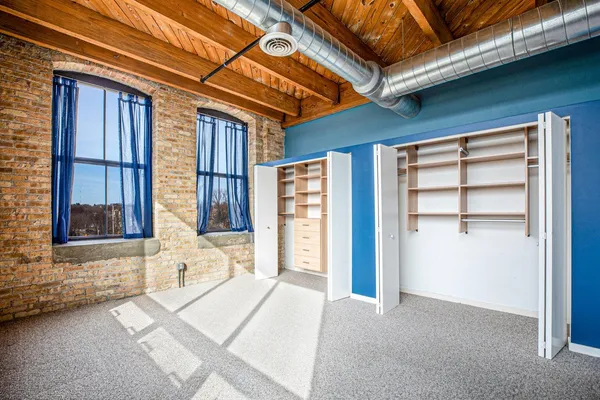 $2,475 | 234 East Reservoir Avenue, Unit 407, Milwaukee, WI 53212