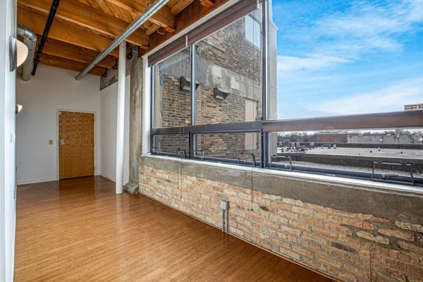 $2,475 | 234 East Reservoir Avenue, Unit 407, Milwaukee, WI 53212