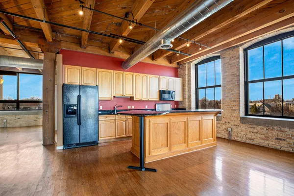 $2,475 | 234 East Reservoir Avenue, Unit 407, Milwaukee, WI 53212