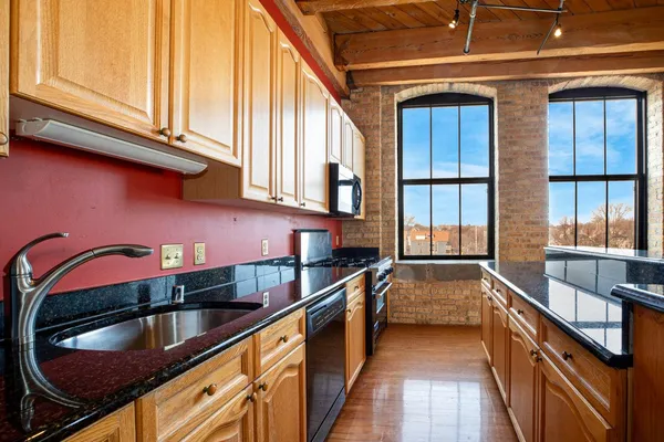 $2,475 | 234 East Reservoir Avenue, Unit 407, Milwaukee, WI 53212