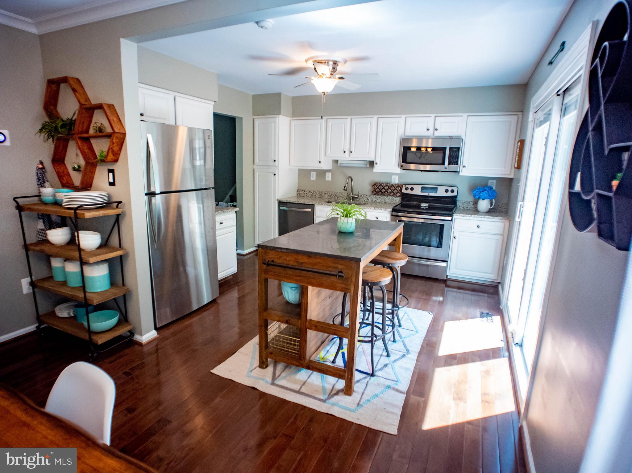 8304 Lindside Way Springfield, VA 22153 - Photo 4 of 25