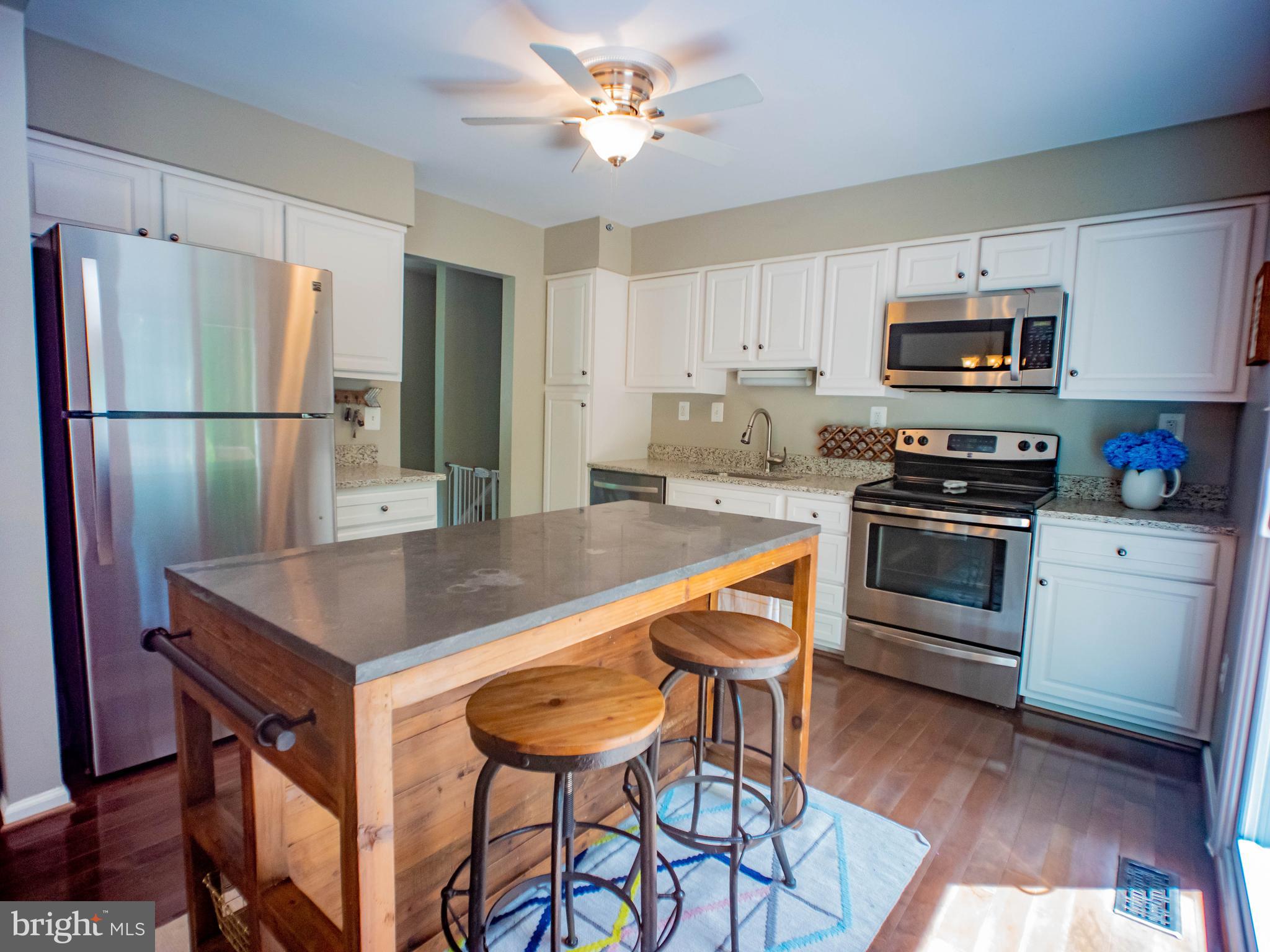 8304 Lindside Way Springfield, VA 22153 - Photo 6 of 25