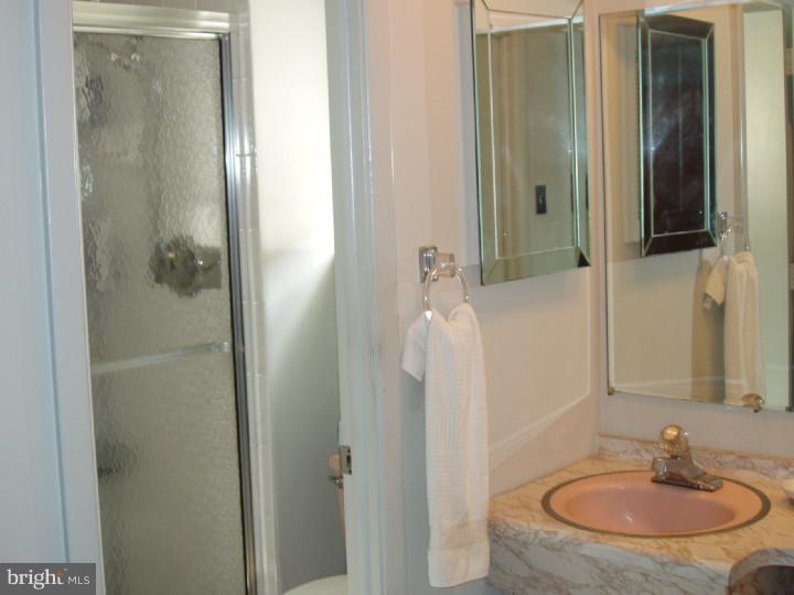 8426 Bridle Road Philadelphia, PA 19111 - Photo 17 of 24 Bathroom