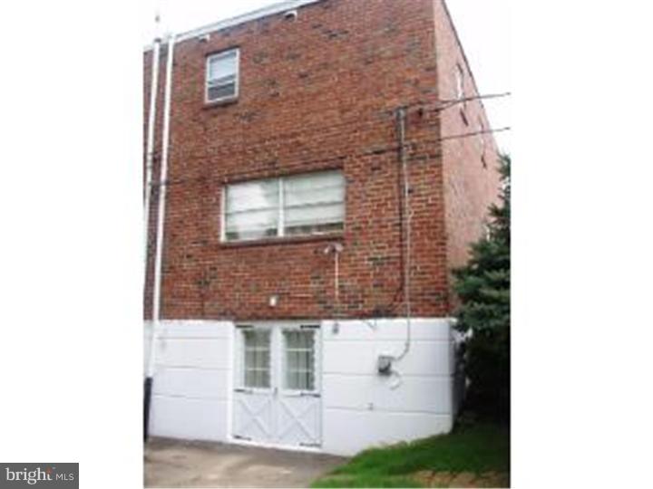 8426 Bridle Road Philadelphia, PA 19111 - Photo 21 of 24 Exterior Back