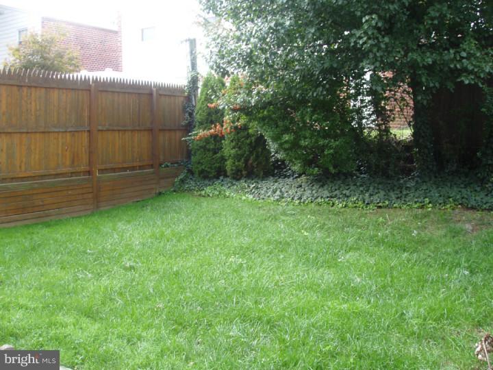 8426 Bridle Road Philadelphia, PA 19111 - Photo 22 of 24 Back Yard