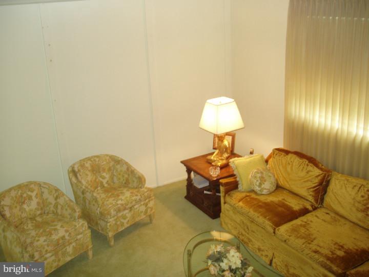 8426 Bridle Road Philadelphia, PA 19111 - Photo 6 of 24 Living Room