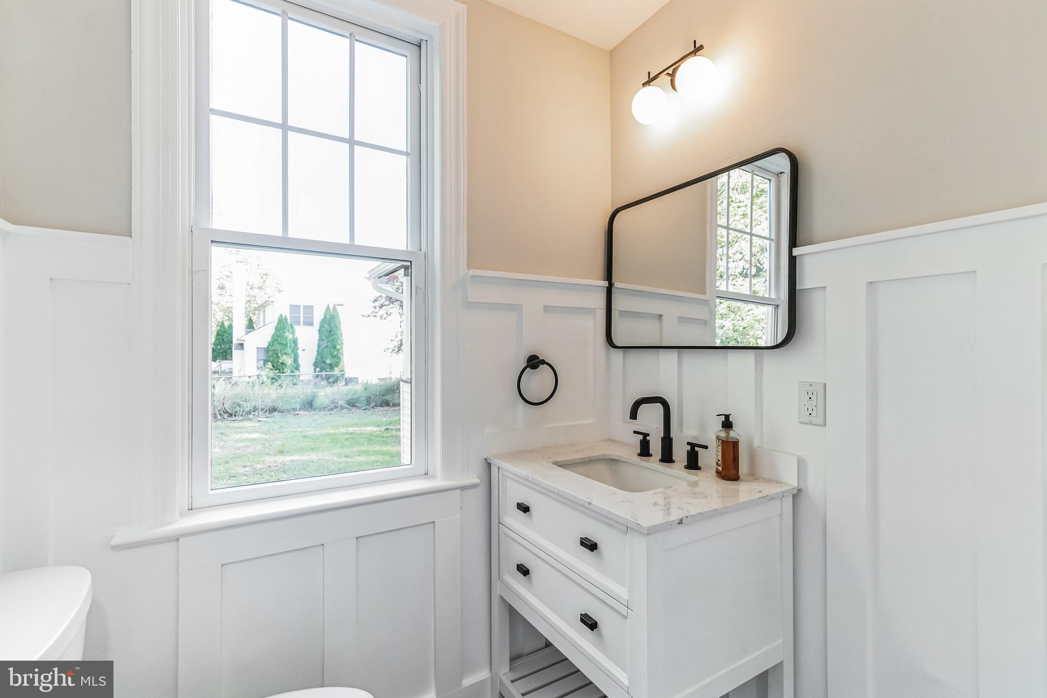 2607 East Orvilla Road Hatfield, PA 19440 - Photo 14 of 40 First Floor Powder Room.