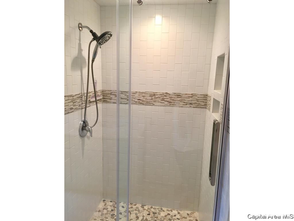 11284 Hawk Drive Rochester, IL 62563 - Photo 13 of 22