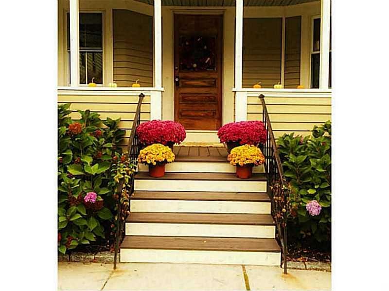 14 Barney Street Warren, RI 02885 - Photo 2 of 18 Gallery Image 2
