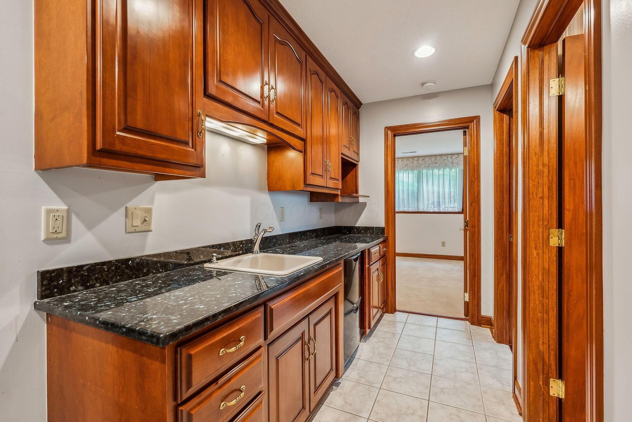 1790 Jewett Road Powell, OH 43065 - Photo 23 of 40 LL Kitchen