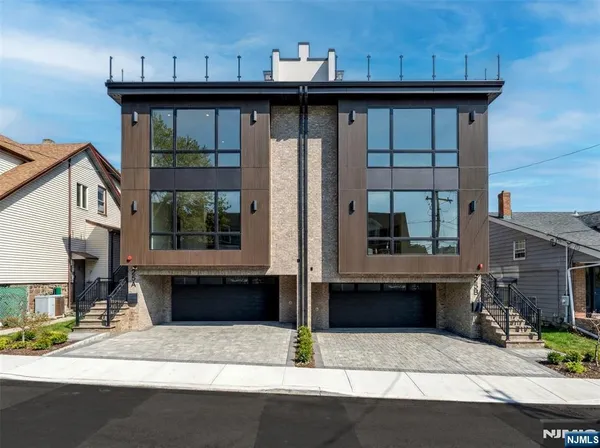 $1,825,000 | 25 Garden Place, Unit A, Edgewater, NJ 07020