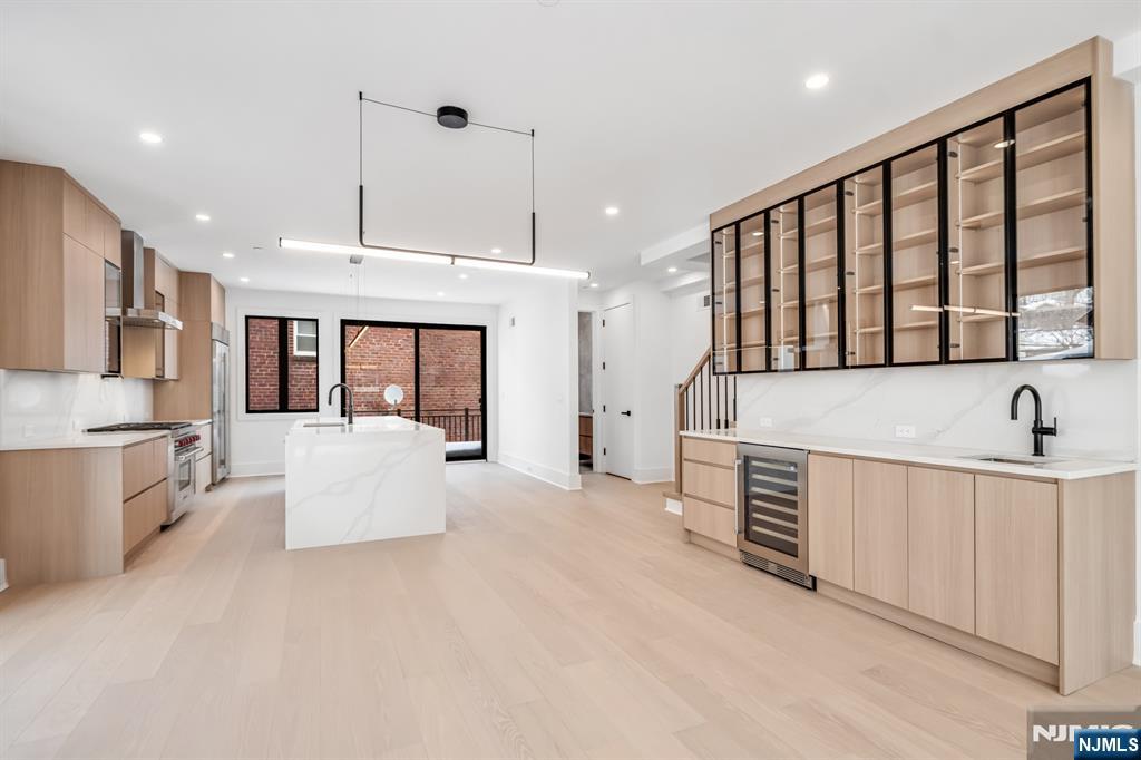 25 Garden Place, Unit A Edgewater, NJ 07020 - Photo 11 of 34