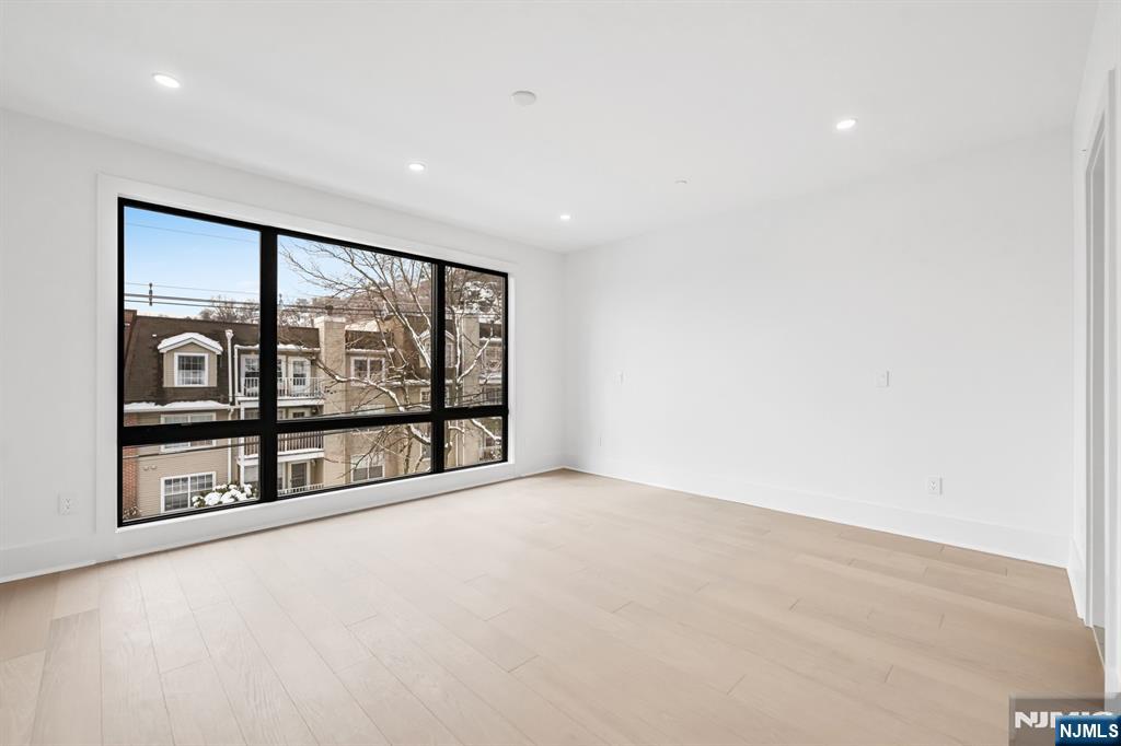 25 Garden Place, Unit A Edgewater, NJ 07020 - Photo 13 of 34