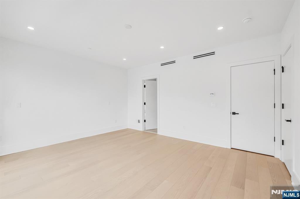 25 Garden Place, Unit A Edgewater, NJ 07020 - Photo 14 of 34