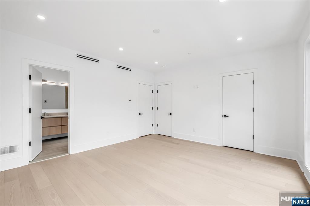 25 Garden Place, Unit A Edgewater, NJ 07020 - Photo 15 of 34